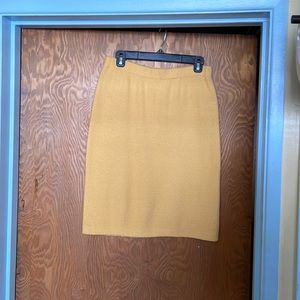 Yellow knit skirt